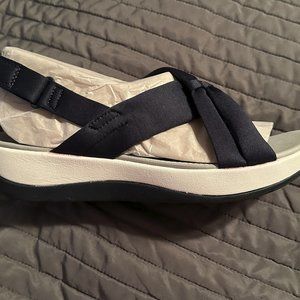 Clarks Cloudsteppers Arla Belle, navy 10 Wide